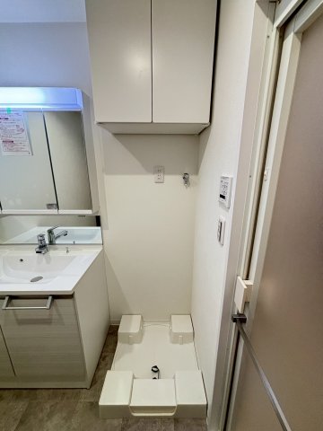 フロンティアタワー難波EASTの玄関写真