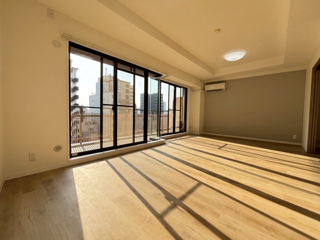 フロンティアタワー難波EASTの居間写真