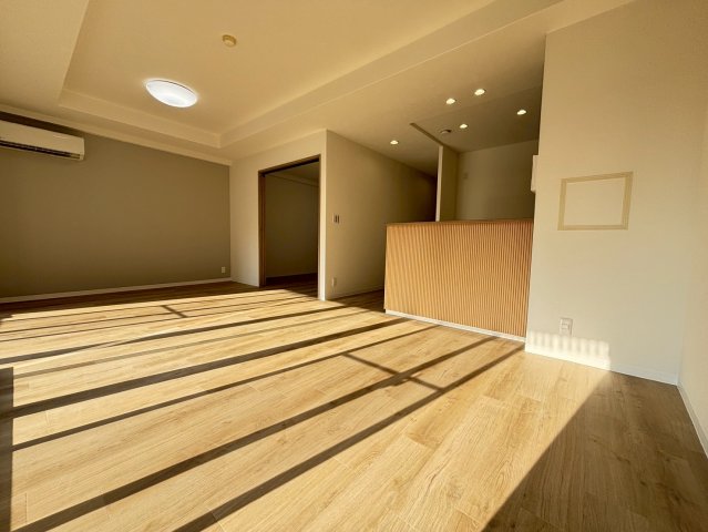フロンティアタワー難波EASTの居間写真