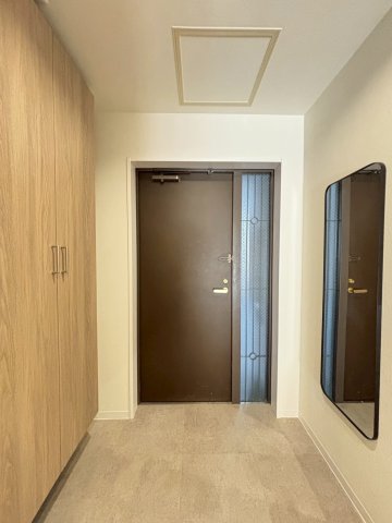 フロンティアタワー難波EASTの玄関写真