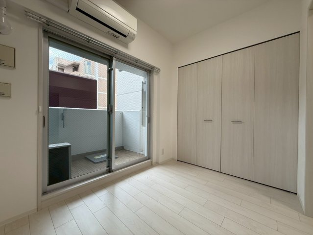 プライマル南森町パークビューの居間写真
