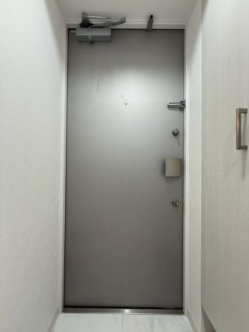 プライマル南森町パークビューの玄関写真