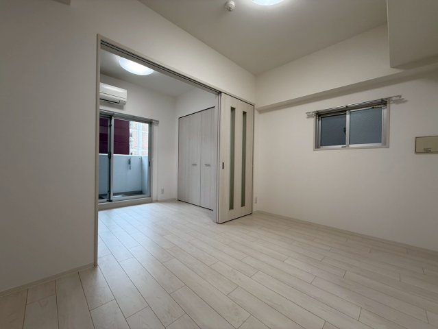 プライマル南森町パークビューの居間写真