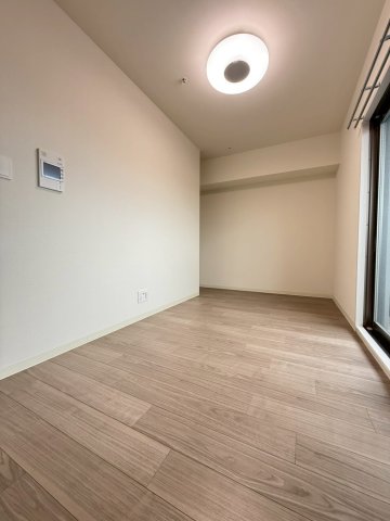 プレサンス東三国エンブレイスの居間写真