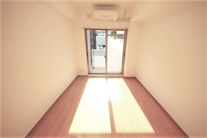 エスリード御堂筋梅田の居間写真