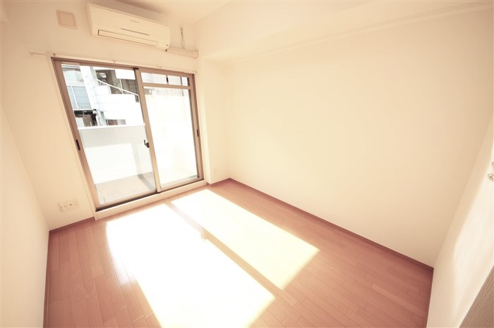エスリード御堂筋梅田の居間写真