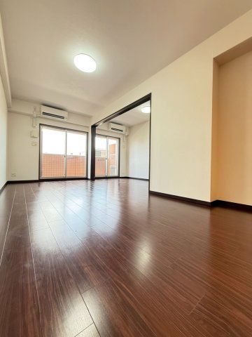 グランカーサ難波元町の居間写真