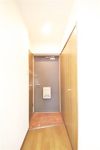 コンフォルトKの玄関写真
