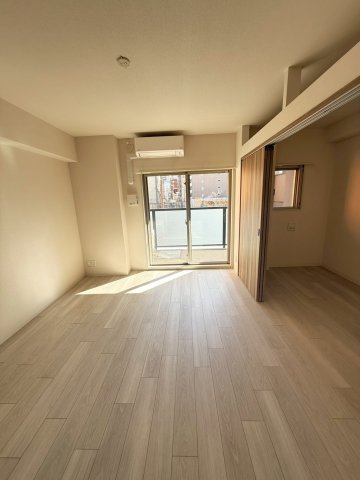 SUNREGIS NAMBAの居間写真