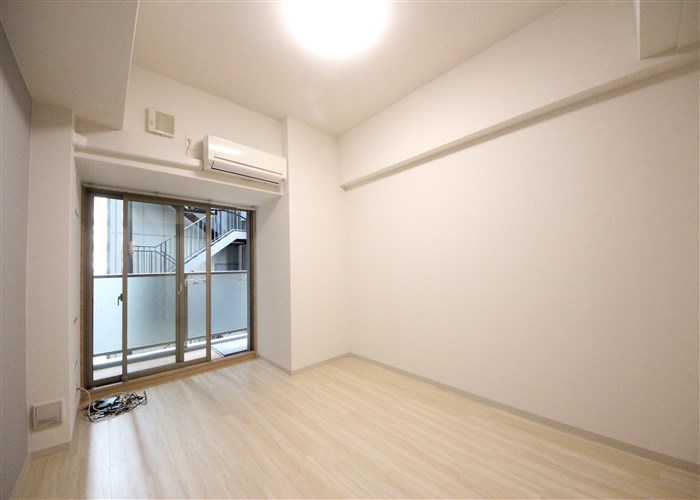 プライムアーバン御堂筋本町の居間写真