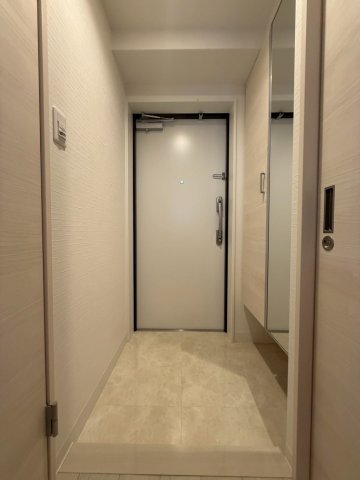 Alivis北梅田の玄関写真