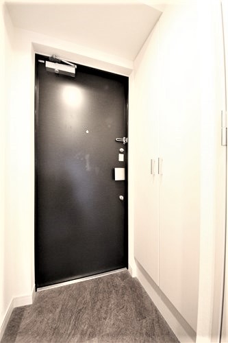 プレサンス塚本グランゲートの玄関写真