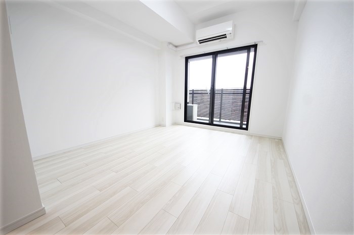 M-RESIDENCE新大阪Gardenの居間写真