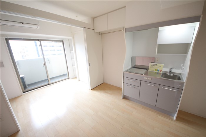 SERENiTE本町refletの居間写真