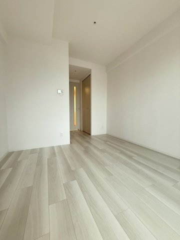 エスリード新大阪ザ・プレミアEASTの居間写真