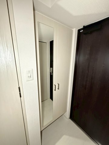 エスリード新大阪ザ・プレミアEASTの玄関写真