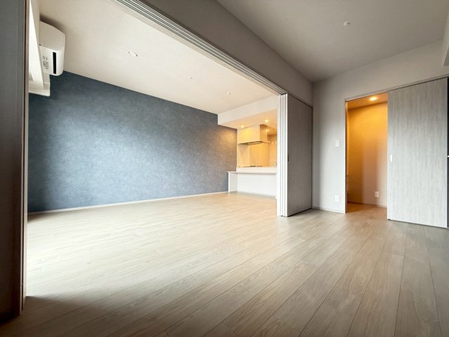 スプランディッド新大阪VIIの居間写真