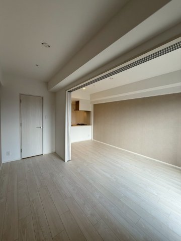 スプランディッドライズ新大阪ノースの居間写真