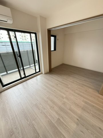 プランドール新北野の居間写真
