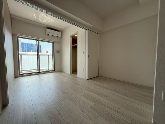 セレニテフラン谷町四丁目アリエの居間写真