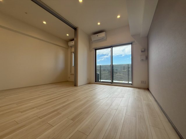 カーサレグラス福島野田の居間写真