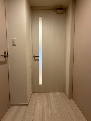 Dimus北浜の玄関写真