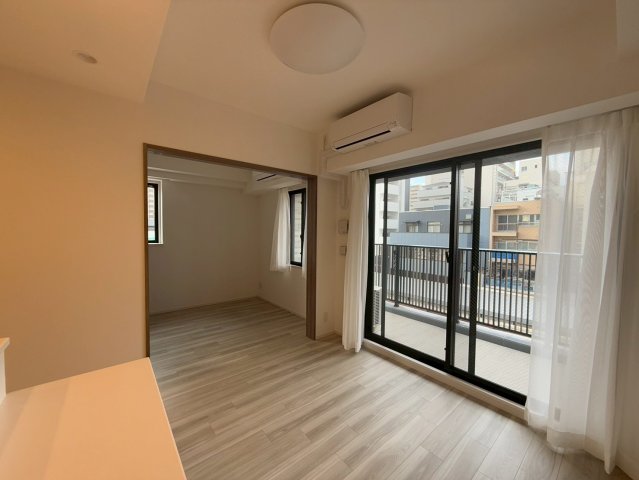 ルフォンプログレ南森町の居間写真
