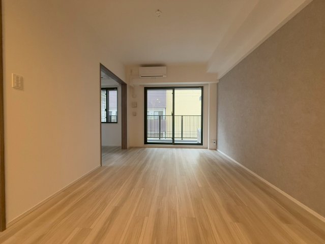 ルフォンプログレ南森町の居間写真