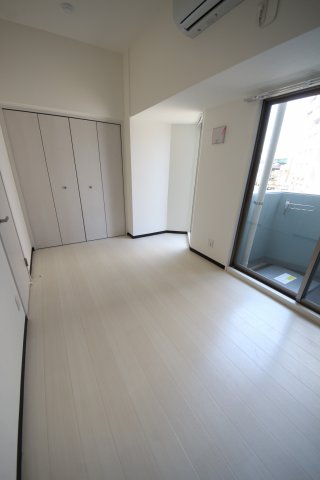 Blue西長堀の居間写真