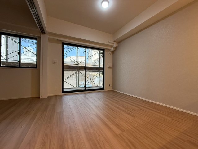 スプランディッド弁天町DUEの居間写真