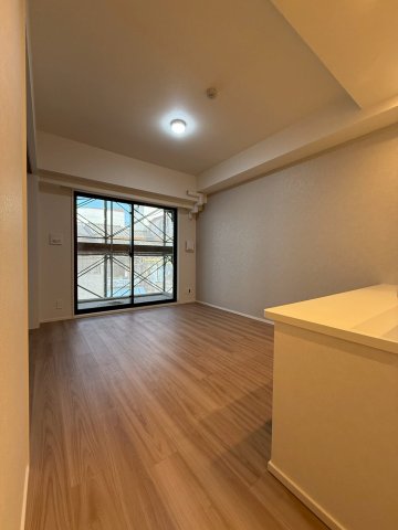 スプランディッド弁天町DUEの居間写真