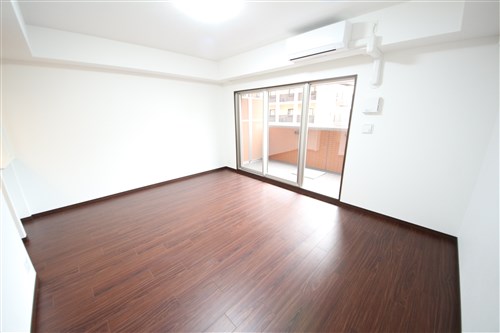 グランカーサ難波元町の居間写真