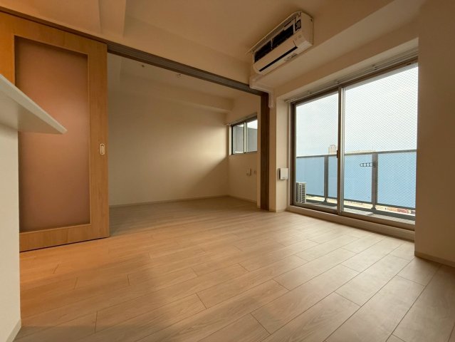 ファステート難波ラグジュの居間写真