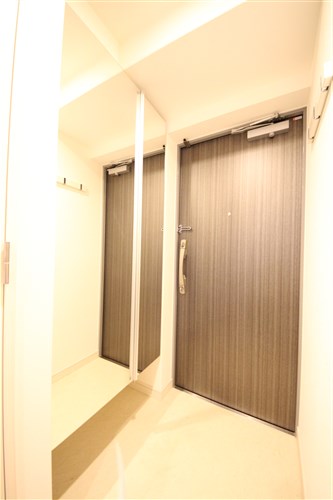 LiveCasa本町の玄関写真
