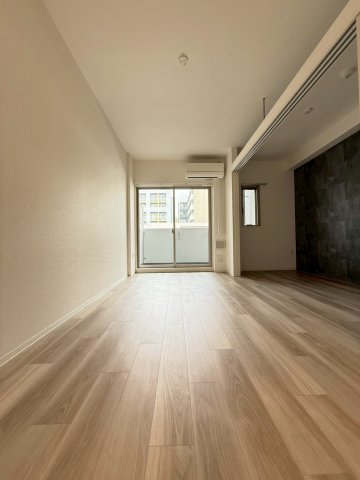 セレニテ江坂ミラクの居間写真