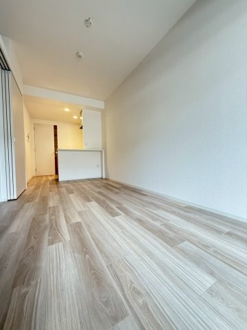 セレニテ江坂ミラクの居間写真