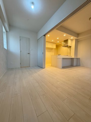 スプランディッド大阪EASTの居間写真