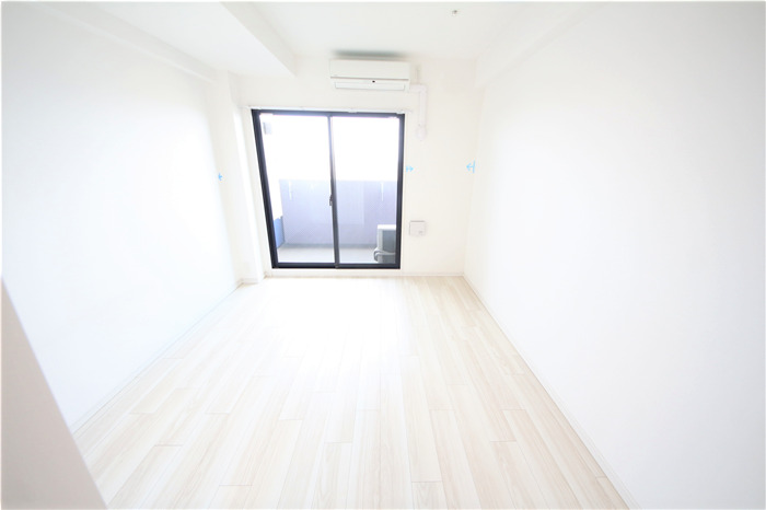 S-RESIDENCE新大阪WESTの居間写真