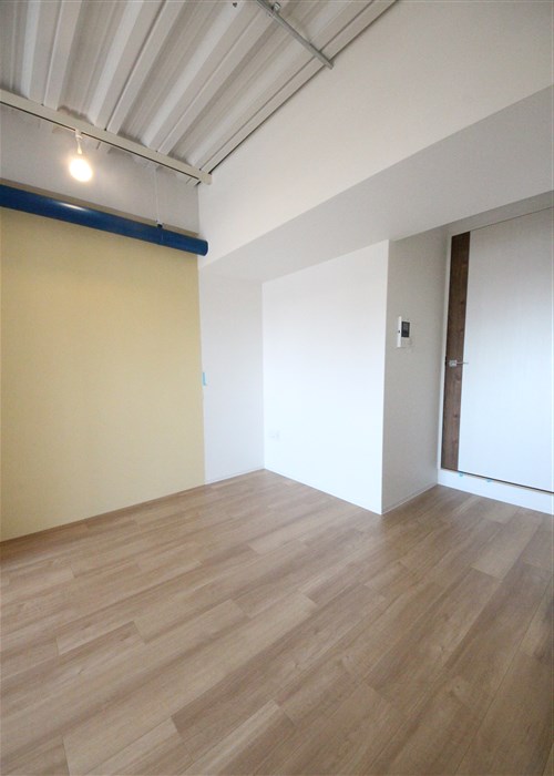 SERENiTE-04の居間写真