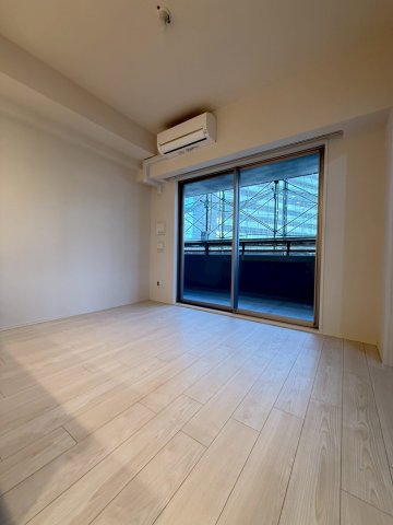 スプランディッド大阪EASTの居間写真
