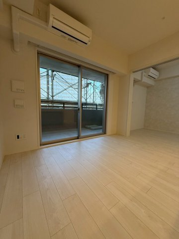 スプランディッド大阪EASTの居間写真
