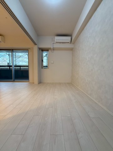 スプランディッド大阪EASTの居間写真