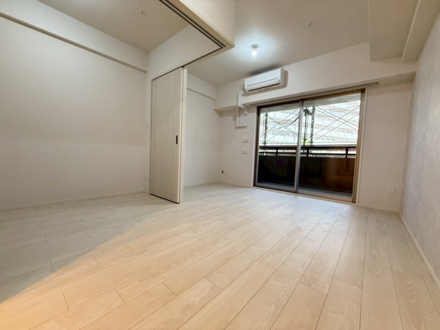 スプランディッド大阪EASTの居間写真