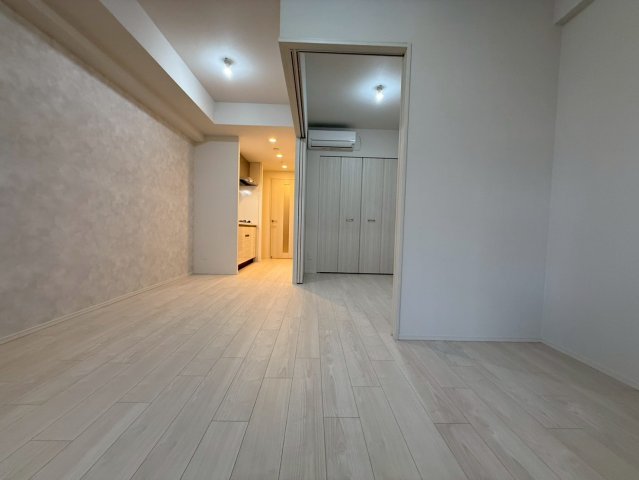スプランディッド大阪EASTの居間写真