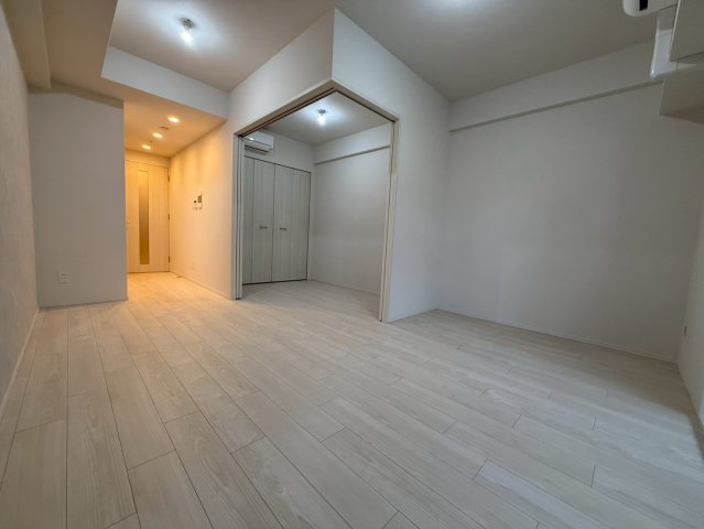 スプランディッド大阪EASTの居間写真