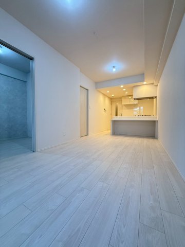 スプランディッド大阪EASTの居間写真
