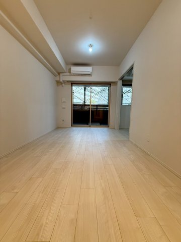 スプランディッド大阪EASTの居間写真