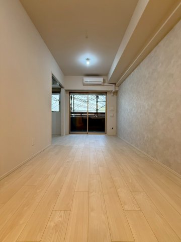 スプランディッド大阪EASTの居間写真
