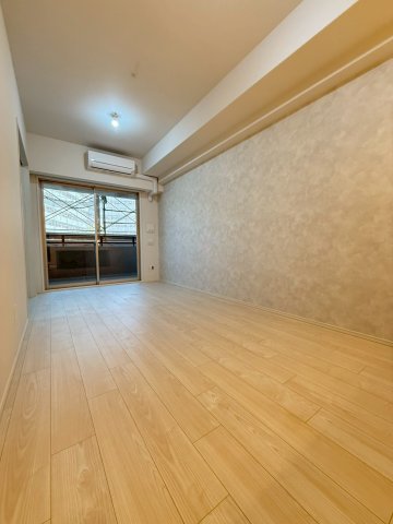 スプランディッド大阪EASTの居間写真