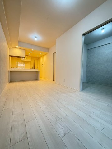スプランディッド大阪EASTの居間写真